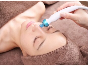 グランビューティ(Glanz Beauty)の写真/【6月限定クーポン】夏に向けて毛穴集中ケア！毛穴洗浄×顔脱毛で透明感あふれる素肌へ♪いちご鼻卒業◎