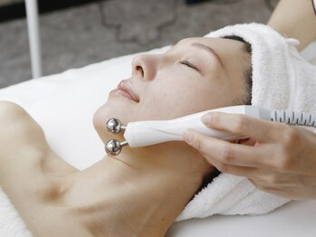 クリアビューティー(CLEAR BEAUTY)の写真/エステサロンで満足できる充実した小顔コース♪30代からのエイジングケアにもおすすめ★