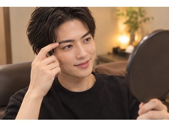 メンズ眉毛サロン NOBOBO 赤坂の写真/【平日は21時まで営業】仕事のあとに眉を整えて、気持ちまでリフレッシュできる時間を。