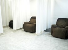 アイラッシュサロン ブラン 明石ビブレ店(Eyelash Salon Blanc)の雰囲気(寛げるリクライニングチェア/負担最小限!ボリュームラッシュ取扱)
