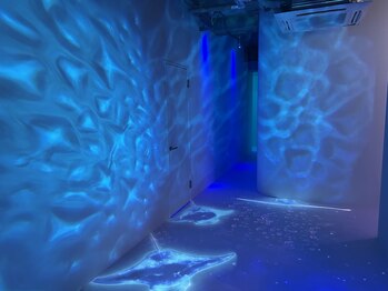 仙豆のちから x ドクターリセット 至福の空間 四日市店(Dr.Reset)/深海空間で癒し効果UP