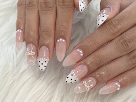 ガーリードットネイル
