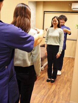 きしま鍼灸治療院/施術後の全身チェック・姿勢分析