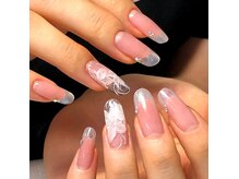 アクリルやジェルスカルプチュアのロングネイルが得意なサロン◎