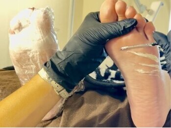 エミナル 横浜(EMINAL)の写真/【韓国式足裏角質除去】で赤ちゃんみたいな柔らか足裏に＊足裏のタコやかかとのガサつきでお悩みの方にも◎