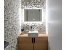 明るく清潔感のあるこだわりのお手洗い