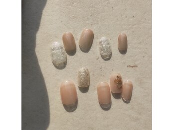 シルニー リム(Silny rim)/アシンメトリーニュアンスネイル
