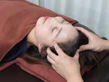 そよかぜ整体院/施術風景（頭部調整）