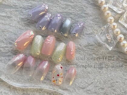 スリー(THREE)の写真