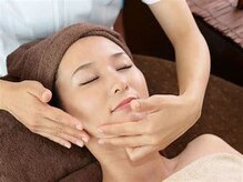 アドナイニシ整体サロンの雰囲気（豊富な種類のアロマオイルをご用意◎）