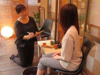 林整体療術院/お庭を眺めながらカウンセリング