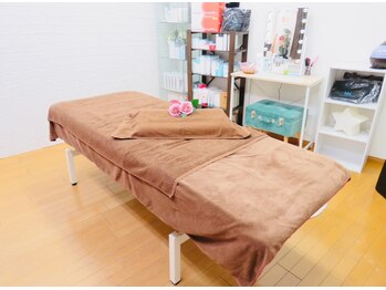 カイロプラクティック アンド エステ ひかり/明るく清潔なエステルーム