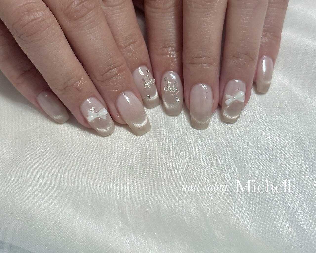 2026年冬トレンド】ホワイト ワンカラー ハンドのネイルデザイン集