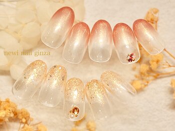 ネウィ ネイル 銀座(newi nail)の写真/爪を削らないパラジェルで爪に優しく！シンプル系宝石ネイルで秋の指先を♪