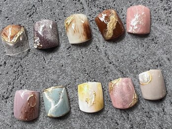 エイル ビューティー アルム(EIL beauty alm)の写真/どんなシーンでも裸足に自信がある爪先へ変身♪お持ち込みデザインもOKだから様々なシーンに合わせやすい☆