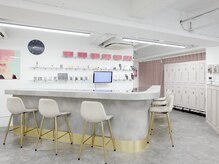 アイオンミー 心斎橋店(EYE on ME)/可愛い空間の店内◎