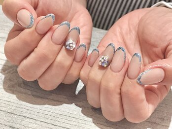 マニッシュ(Manish)/ラメフレンチ/Vカットビジュー