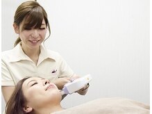 女性は女性スタッフが施術！隅々まで丁寧に照射します！