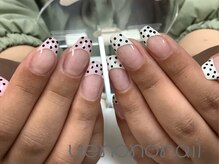 ウエノノネイル 上野(uenononail)/ちぐはぐフレンチ×黒ドット
