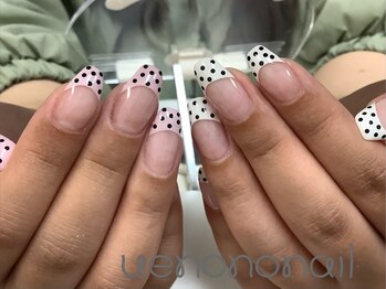 ウエノノネイル 上野(uenononail)/ちぐはぐフレンチ×黒ドット