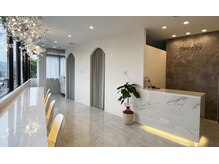 スリーナイン ビューティー(39 beauty)の雰囲気（光の差し込む明るい店内、完全個室で癒しの時間を…♪）