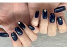 シンプルネイビーネイル