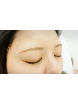 ネリネ(Nerine)/細め平行眉