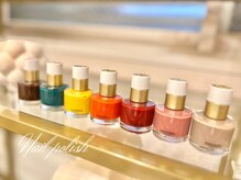 美人爪に見えるマニキュアのお仕上げも人気です◎