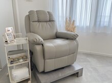 ネイルジュリエ(Nail julier)の雰囲気（フットの施術はリクライニングソファーでゆったりと…♪）