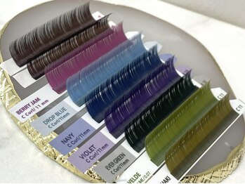 ナイア 天神(Naia)の写真/【マツエク】フラット/ボリューム対応!カラーエクステで旬顔の抜け感を◎周りと差がつくおしゃれな目元へ☆