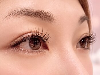 ラヴィ バイ イマージアクト 綱島店(Ravie by image Act)の写真/【軽いつけ心地で華やかに♪】最高級フラットラッシュ使用♪/持続力抜群のバインドロックも★