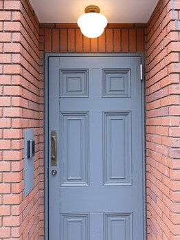 ハリスト 茅ヶ崎(Haristo)/入り口はこの青っぽい扉♪