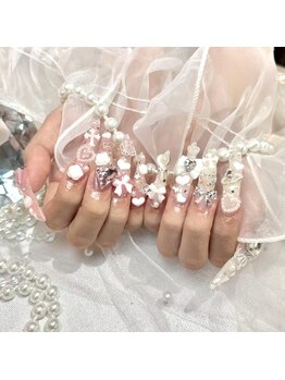 ミオ(mio)/ホワイト×ピンクゴテゴテネイル