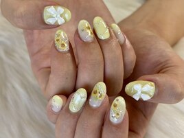 ガーリーひまわりネイル
