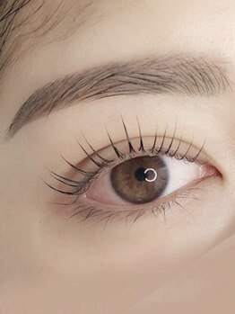 エルメ(Elme)の写真/目元の印象を決定付ける人気のまつ毛パーマで、ナチュラルかつ上品な印象に★自然な仕上がりで目元を演出♪