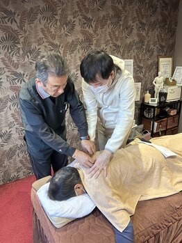 ビューティーリゾート 麗/整体スクール授業中です