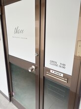 スリー(three)/お店の入り口になります。