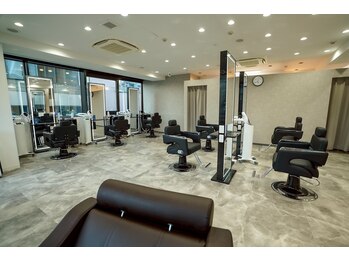 ミダシー 新宿本店/広々としたメンズ専門店サロン!