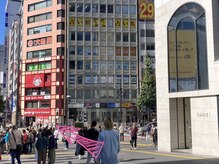 ローリーアイ 新宿/アクセス2.交差点を真直ぐ