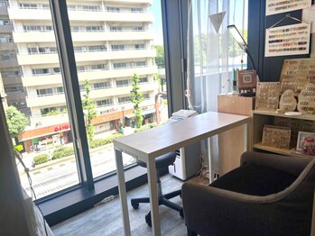 ネイルサロン ハートフルキー(Heartful key)の写真/【駅徒歩4分】落ち着いた空間&相談しやすい丁寧な接客☆自爪に優しいネイルと豊富な定額デザインが人気♪