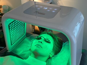 アオヤマ サロン ワイゼット(AOYAMA SALON YZ)の写真/《最先端★韓国LED×YZ式美容鍼》5種類のLEDから貴方の肌悩みを改善する色を照射!あらゆる肌悩みを改善!