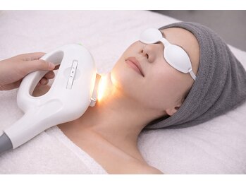 エンボーテ(enbeaute)の写真/【ハリ・引き締めケア】肌の土台から整え、ハリのある引き締まった健やかな肌へ導く光フェイシャルケア