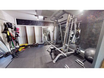 インフィニットジム 渋谷店(INFINITE GYM)/タフスタッフのスミスマシーン♪