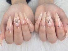 クイーンズ ネイル スタジオ(QUEENS NAIL STUDIO)/つけ放題/キラキラ/長さ出し