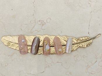 ラウレアルア(Laure’a lua)/可愛いニュアンスネイル♪