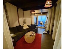 完全貸切のプライベートサロンメイクアップスペースも◎