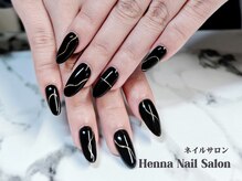 ヘンナコンス(Henna Kongs)/線で魅せる大人ブラックネイル
