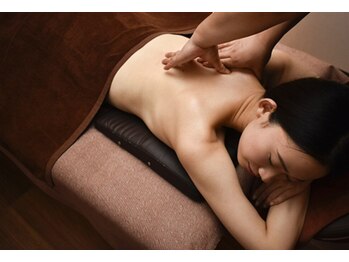 イーメイ(YIMEI)の写真/【極上リンパケア】首肩こり/デスクワーク疲れを根本からリセット!毎日のストレスから解放される贅沢ケア