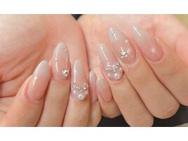 手が綺麗に見える上品ネイル
