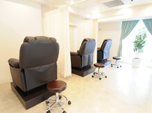 ◆店内はゆったりリラックス空間◆ふかふかのリクライニングチェアも完備で快適にお過ごしいただけます♪